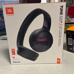 JBL Tune 520BT Bluetooth Headphones - Black NIB
